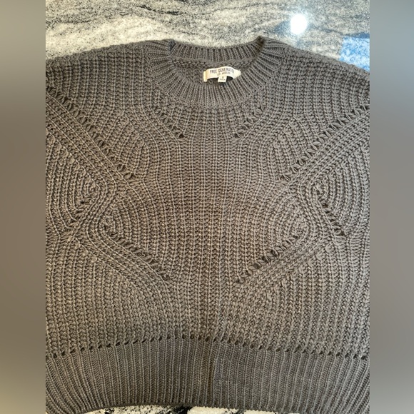 Beautiful Women’s Grey Oversized Sweater Size Small - Picture 10 of 17